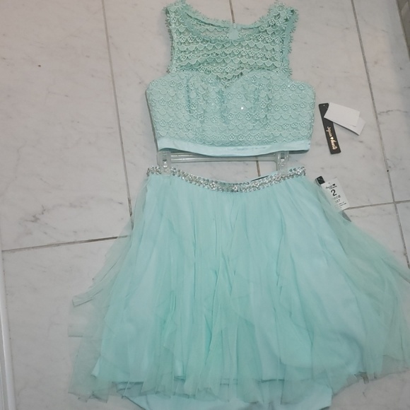 Sequin Hearts Dresses & Skirts - Beautiful formal two piece lace-bodice short dress